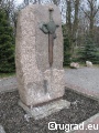 С памятника сбита табличка с надписью