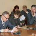Алексей Гвоздев, глава администрации Московского р-на г.Калининграда (слева), на заседании комитета по финансам и контролю