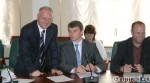Олег Головач, новый директор Янтарного комбината (в центре) на заседании "круглого стола", посвящённом вопросам развития янтарной отрасли