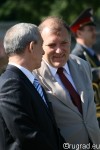 Глава администрации Калининграда Феликс Лапин с коллегой на открытом общегородском смотре милицейских нарядов для заступления на службу по охране общественного порядка