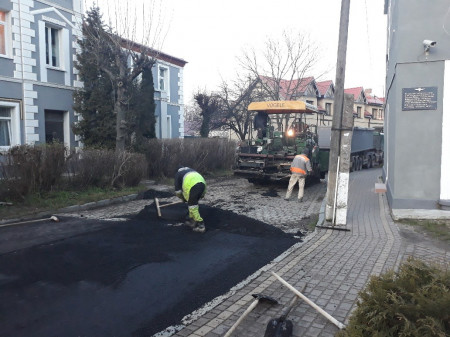 Брусчатка под асфальтом в Зеленоградске?
