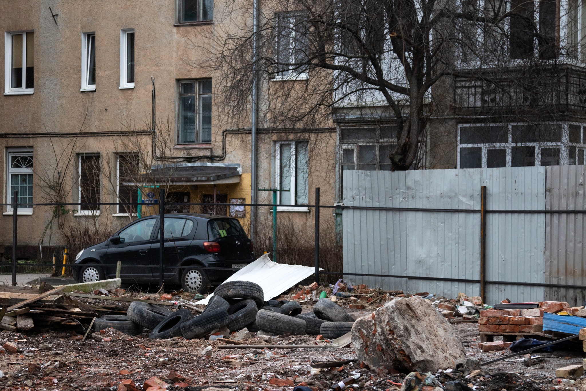 Снос от «БалтАвтоЛайна» рядом с «Кройц-аптекой»: фоторепортаж RUGRAD.EU |  РуГрад.еу — Калининградский деловой портал