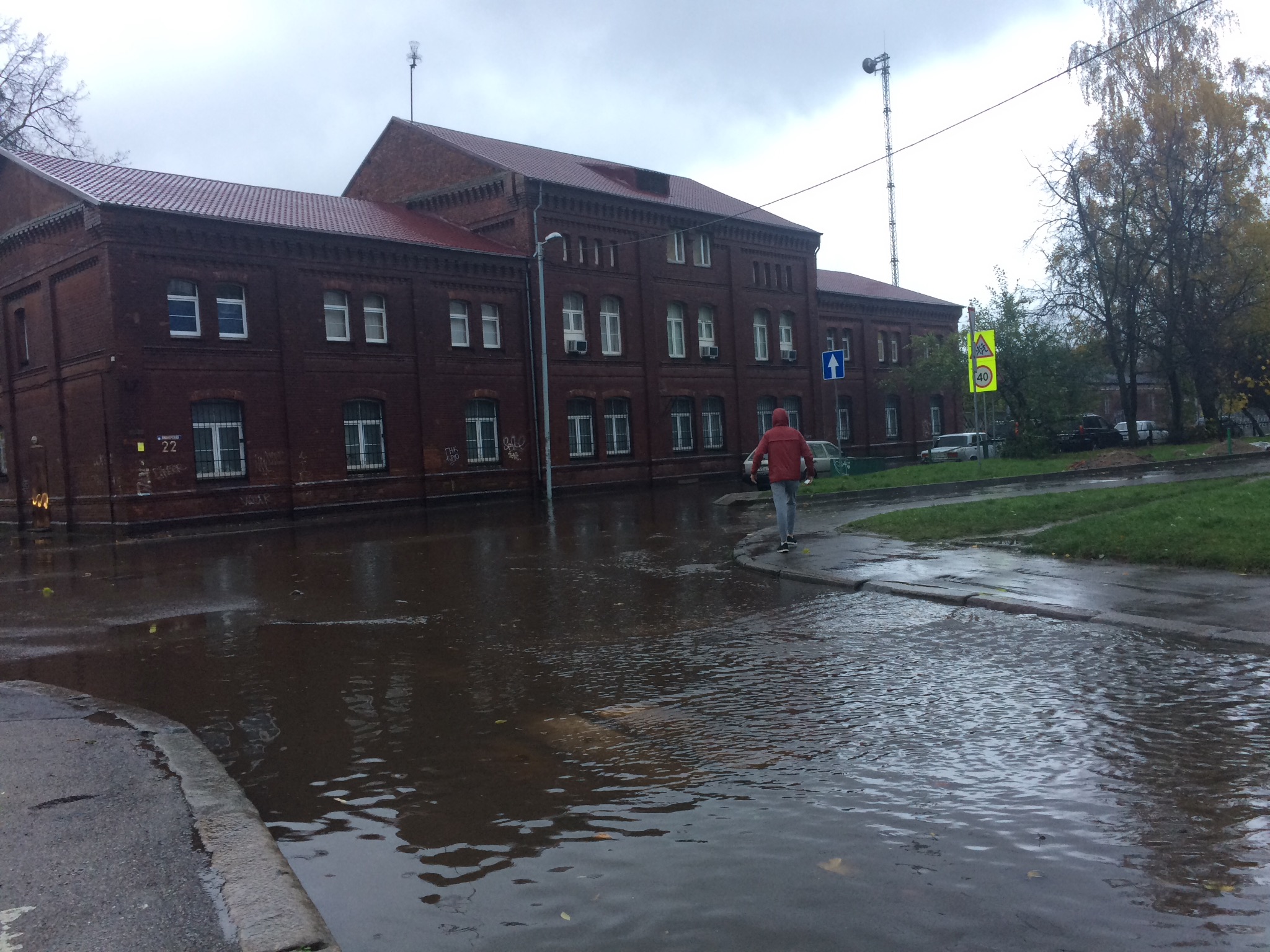 Калининград погрузился под воду (сообщения МЧС и горадминистрации,  изменения движения, снесен забор зоопарка, видео) | РуГрад.еу —  Калининградский деловой портал