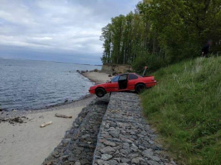 Автомобиль на море