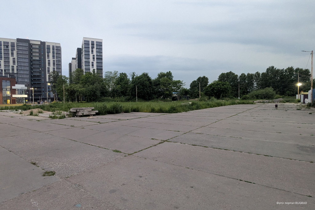IMG5_Офис Молл,парковка на сельме,чельнокова 31а,универсальный рынок,Леонид Турецкий.jpg