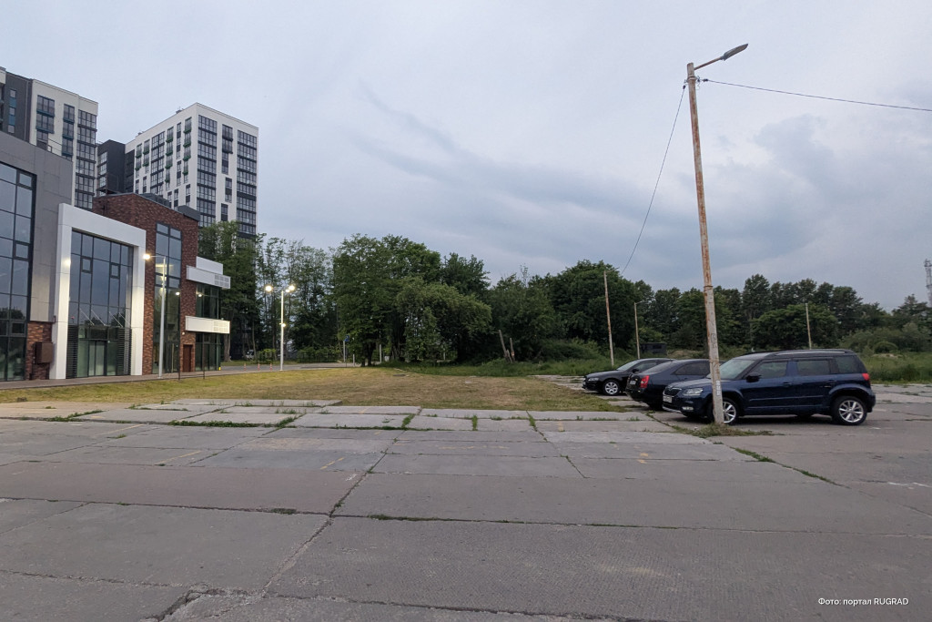 IMG3_Офис Молл,парковка на сельме,чельнокова 31а,универсальный рынок,Леонид Турецкий.jpg