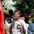 Игорь Ревин , депутат Областной Думы, член КПРФ на митинге в знак протеста решению правительства Литвы от 17 июня 2008 года по уравнению фашистской и советской символики