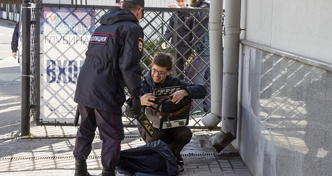 Загнали под. Задержание депутата. Депутат Анидалов чья шавка.