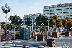 «Еще 34,4 млн руб. на трещины в площади»: фоторепортаж RUGRAD
