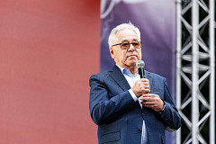 «Электрокар в традициях меценатства»