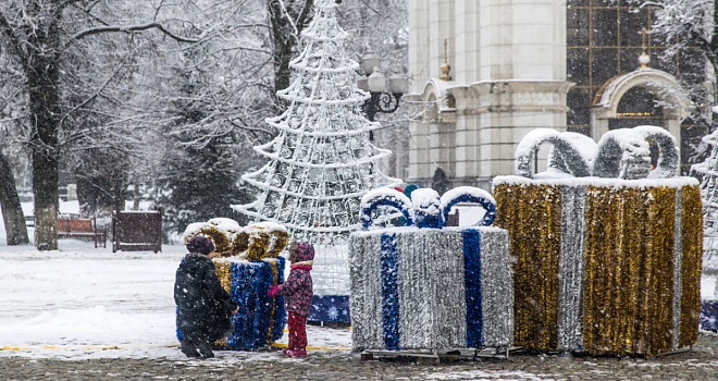 Власти Калининграда отказались от новогодней елки и украшений за 56 млн руб.